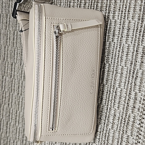 Calvin Klein, Crossbody - Picture 1 of 4